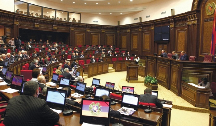 Erməni deputatdan etiraf: `Orduda ciddi problemlər var`